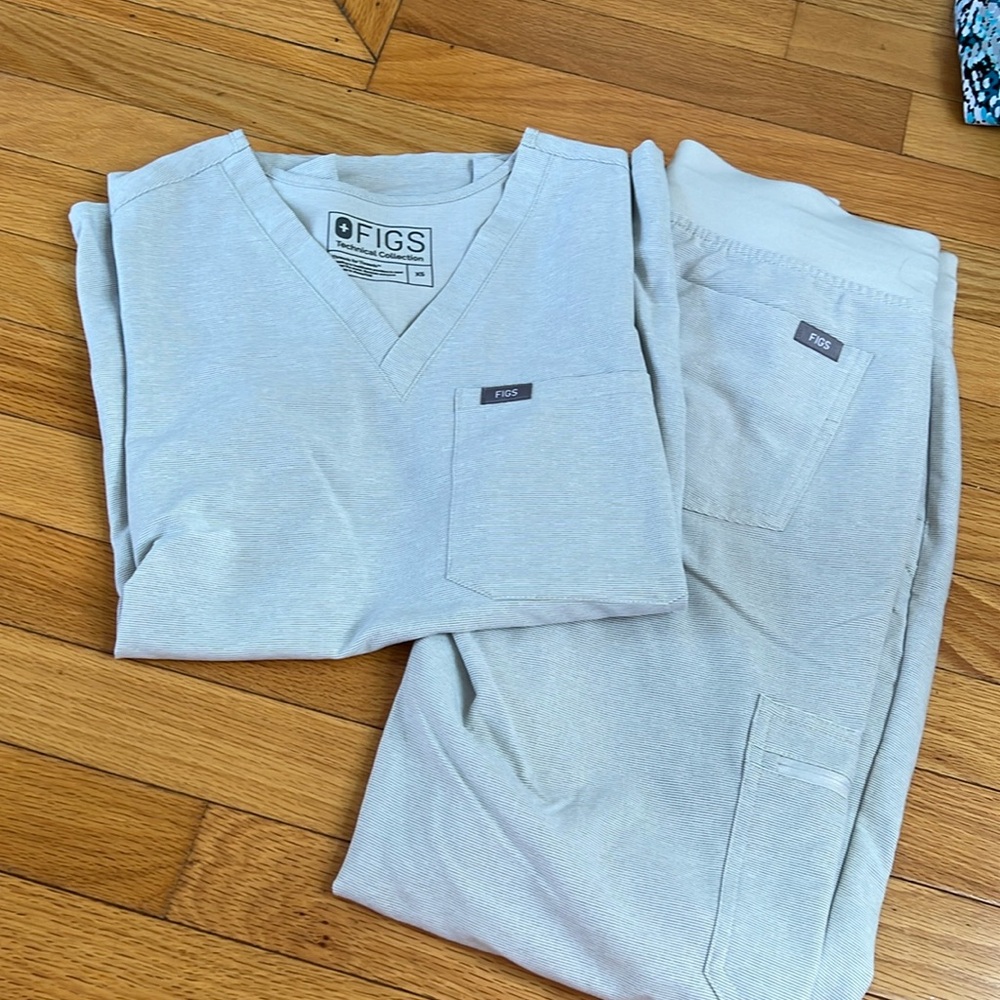 Figs scrub set